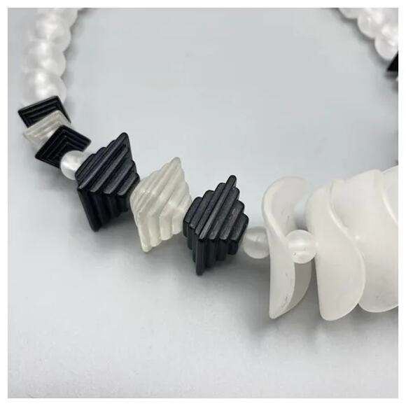 Frosted Lucite Black and‎ White Plastic Statement Necklace Vintage - Picture 3 of 6